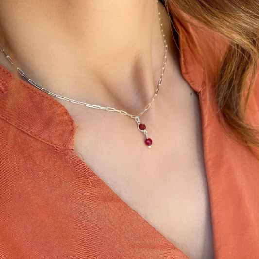 Collier avec pierre de naissance en rubis naturel