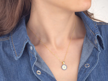 Collier avec breloque contre le mauvais œil