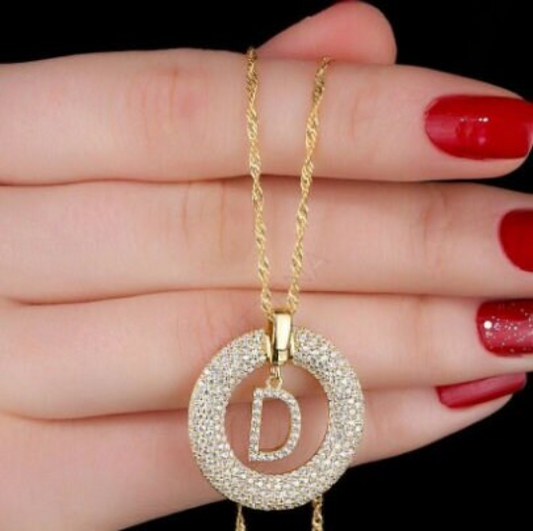 Collier personnalisé avec lettres en forme de cercle pavé