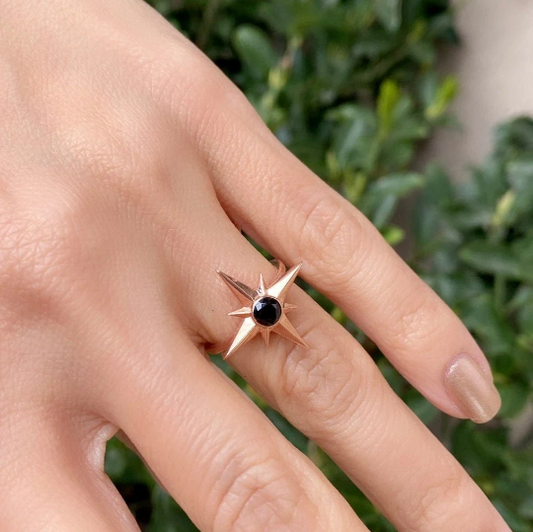 Bague minuscule en or 14 carats avec diamant noir et zircone cubique