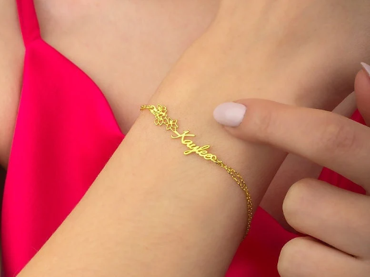 Bracelet avec nom et fleur de naissance