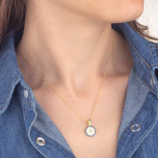 Collier avec breloque contre le mauvais œil