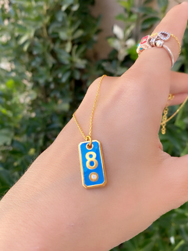 Collier délicat avec initiale en émail