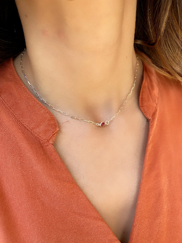 Collier minimaliste avec pierre de naissance en rubis