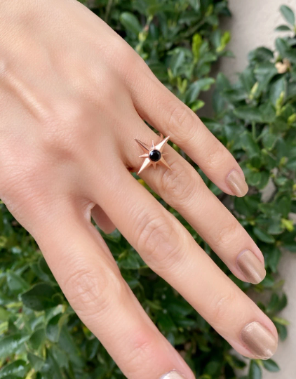 Bague minuscule en or 14 carats avec diamant noir et zircone cubique