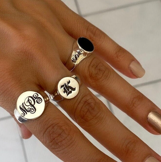 Chevalière en or personnalisée