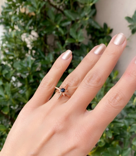 Bague minuscule en or 14 carats avec diamant noir et zircone cubique