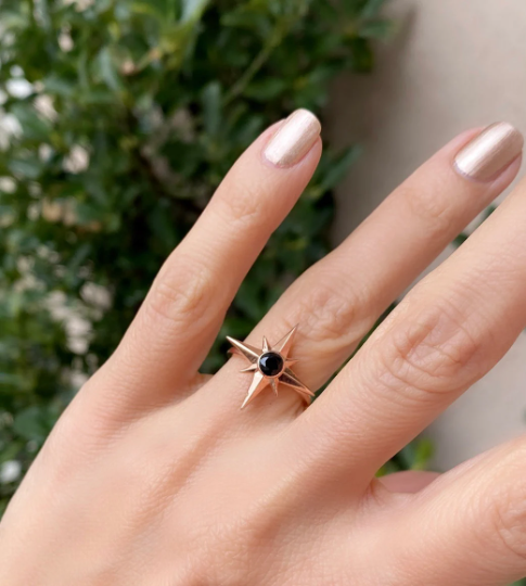 Bague minuscule en or 14 carats avec diamant noir et zircone cubique