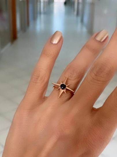 Bague minuscule en or 14 carats avec diamant noir et zircone cubique