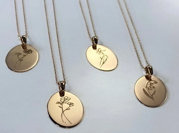 Collier de fleurs du mois de naissance
