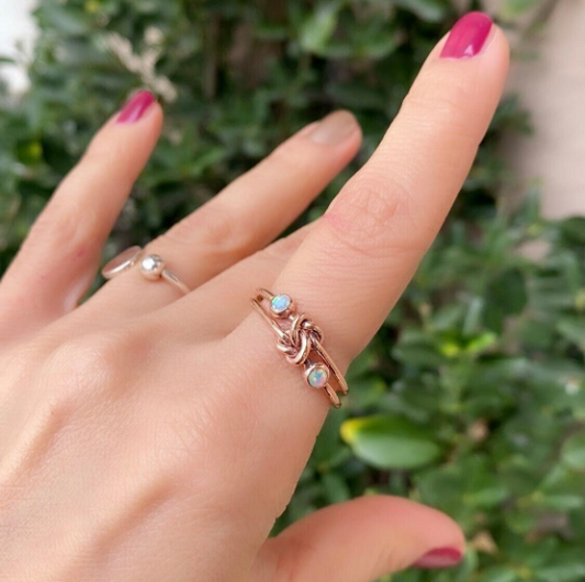 Bague Opale à Double Nœud